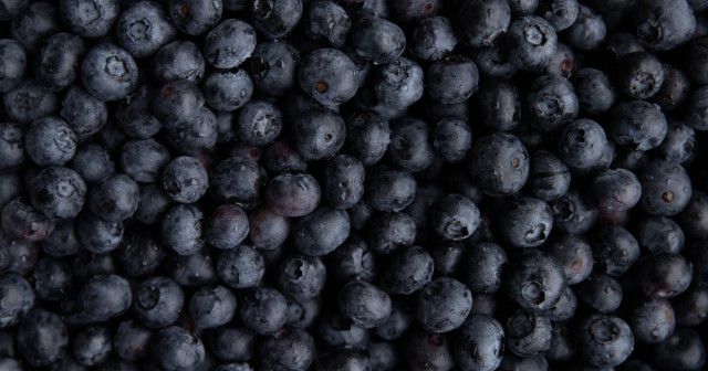 【国際】 ブルーベリーが道路に大量落下⇒「2種類のジャム」が発生　カナダ警察「新商品を開発しては…」